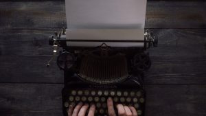 通义千问：AI智能写作的挑战与前景