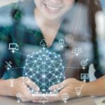 写作AI直播盛行！ 文学创作新方向引发热议，作者们如何应对？