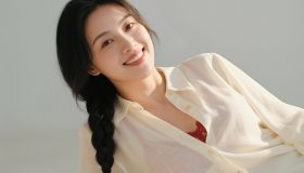 晴光织梦：AI绘制的衬衫美女之美丽瞬间